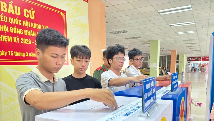 Những người trẻ lần đầu đi bầu cử: Hồi hộp và tự hào!