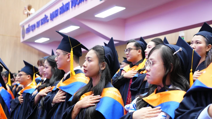 Đại học ở TP.HCM hỗ trợ đến 560 triệu đồng/người cho học viên sau đại học