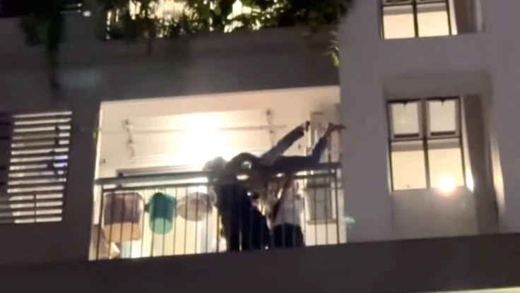 Cảnh sát tiếp cận, thuyết phục thanh niên có ý định tự tử tại chung cư ở TP.HCM