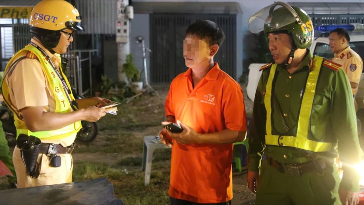 Siết chặt xe khách vi phạm tại cửa ngõ TP.HCM dịp cận Tết