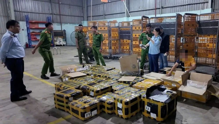 Tiêu hủy hơn 6.000 chai thuốc cấm sau phản ánh của báo Pháp Luật TP.HCM