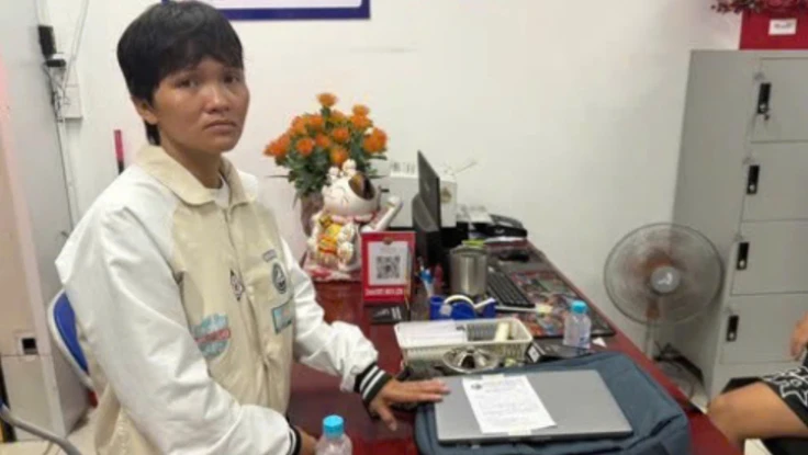 Bắt giữ người giúp việc trộm 20 laptop của công ty ở TP.HCM