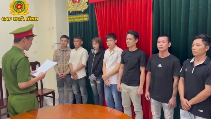 Mâu thuẫn lúc bán hàng, 2 nhóm lao vào hỗn chiến ở TP.HCM