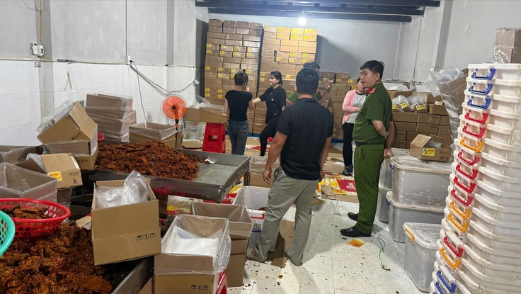 Phạt 180 triệu, buộc tiêu hủy hơn 10 tấn hàng ở công ty kinh doanh thực phẩm không rõ nguồn gốc