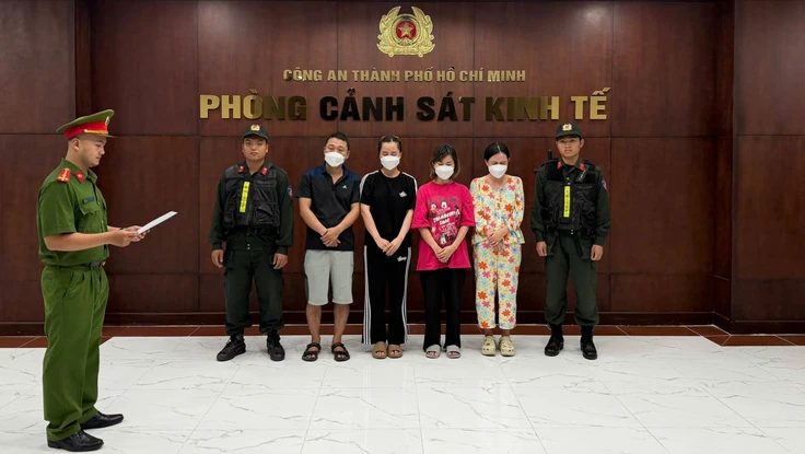 Triệt phá đường dây bán 10.000 chai nước hoa Chanel, BVL, Versace, Burberry... giả