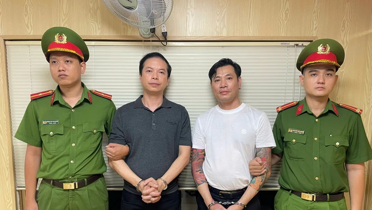 Tài xế xe Bentley và đồng phạm bị bắt khẩn cấp vì gây rối trật tự công cộng