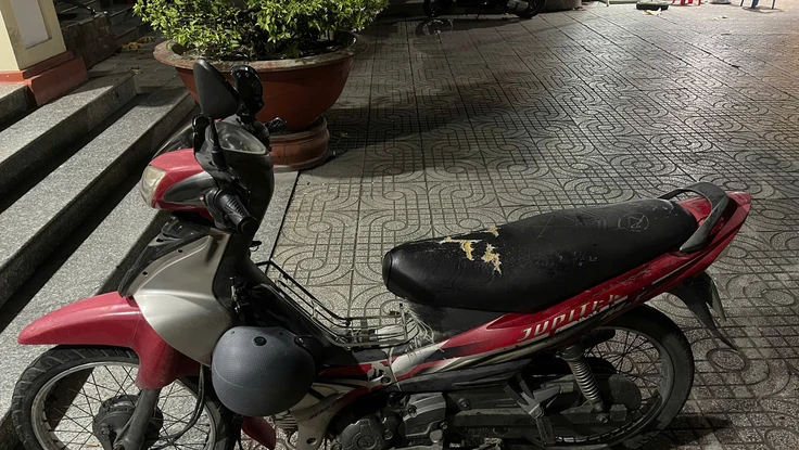 Tìm thân nhân người đàn ông nhảy cầu, để lại xe máy bị đục số khung