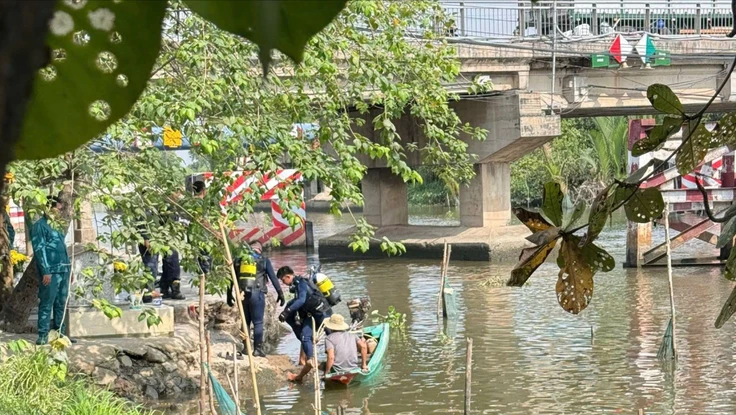 Cảnh sát lặn tìm nam tài xế xe ôm nghi nhảy cầu Xáng