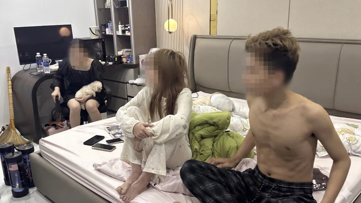 Nhóm thanh niên đang 'bay lắc' thì bị công an phường bắt quả tang