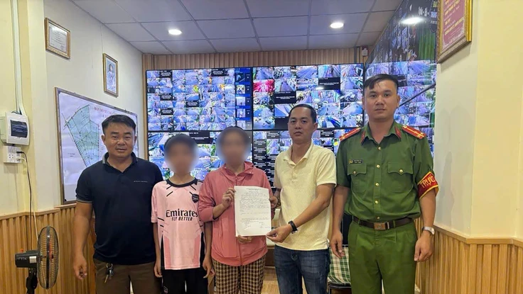 Công an phường xuyên đêm tìm nam sinh đạp xe lạc 20 km