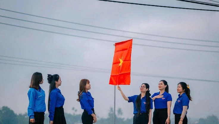 Quảng Ngãi: Người dân từ đô thị đến buôn làng hướng về Đại hội XIV