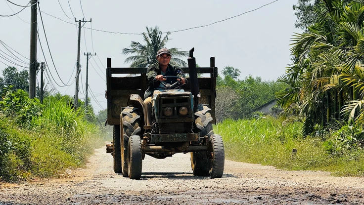Con đường hư hỏng, xuống cấp hơn 7 km ở Quảng Ngãi khiến người dân khốn khổ