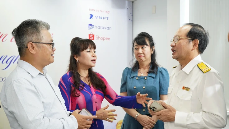 Tiểu thương chờ lời đáp cho bài toán hóa đơn điện tử