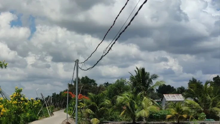 Có nên cho hàng xóm mượn sổ hồng vay ngân hàng? 