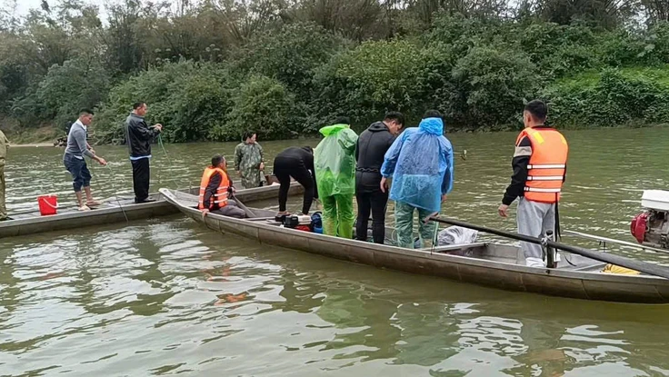 Lật thuyền ở Quảng Trị: 2 người chết, 2 người mất tích