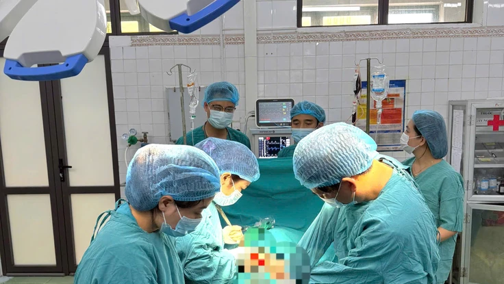 Vỡ thai ngoài tử cung, sản phụ thoát ‘cửa tử’ khi 2 điều dưỡng kịp thời hiến máu