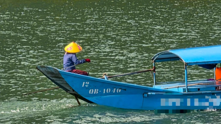 Nhiều lái thuyền không mang áo phao trên sông Son bị phạt