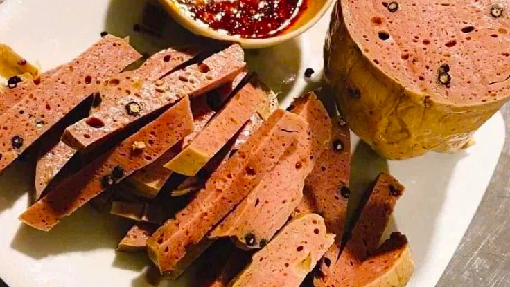 Dùng hàn the sản xuất chả bò, một chủ cơ sở bị khởi tố