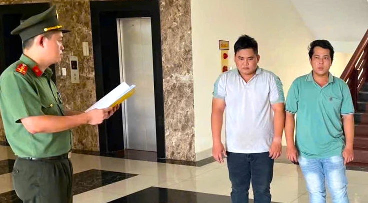 Đường dây làm giả giấy tờ tinh vi: Nhận đơn online, giao hàng toàn quốc