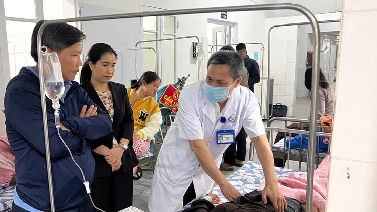 Hàng chục học sinh ở Quảng Trị nhập viện nghi do ăn bánh mì