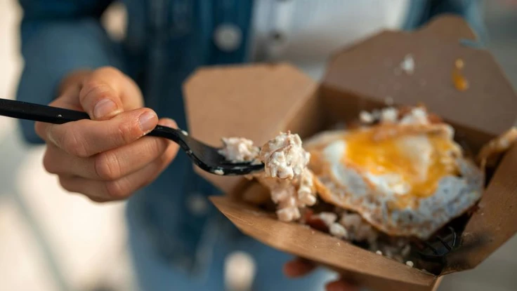 Điều gì xảy ra khi ăn phải thực phẩm bẩn?