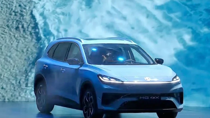 Một chiếc ô tô không cần đổ xăng, giá bằng 2 xe máy Honda SH xuất hiện trên thị trường
