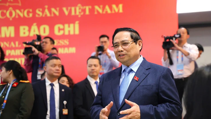 Thủ tướng Phạm Minh Chính thăm, động viên phóng viên tác nghiệp tại Đại hội XIV