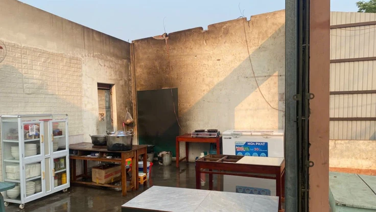 Mưa giông, lốc xoáy giật bay mái nhà ở Quảng Trị