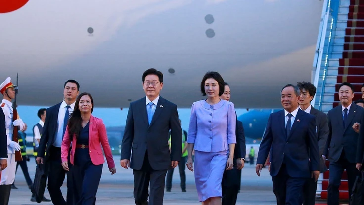 Tổng thống Hàn Quốc Lee Jae Myung và Phu nhân đến Hà Nội, bắt đầu thăm cấp Nhà nước Việt Nam