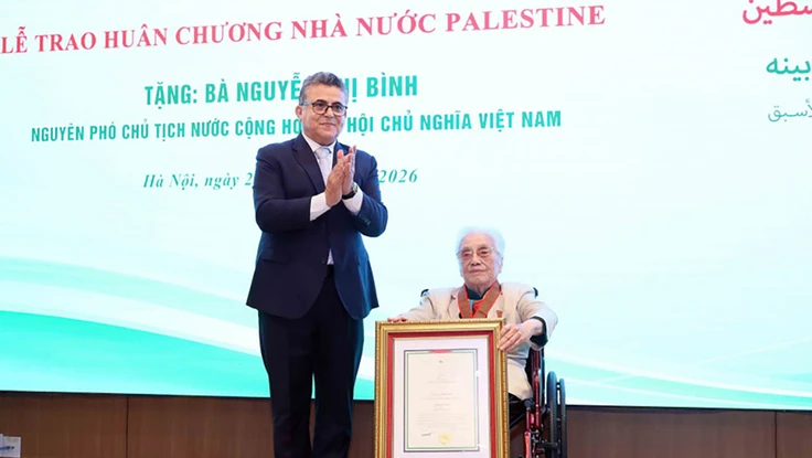 Nguyên Phó Chủ tịch nước Nguyễn Thị Bình nhận Huân chương cao quý của Palestine