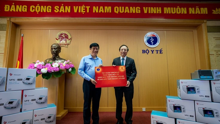 Vingroup bàn giao lô máy thở đầu tiên cho Bộ Y tế