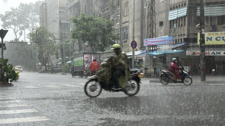 Bão số 15 và áp thấp nhiệt đới ảnh hưởng ra sao đến thời tiết TP.HCM?