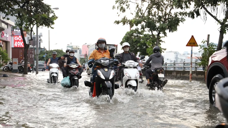 Triều cường ở mức cao, TP.HCM lên kế hoạch ứng phó