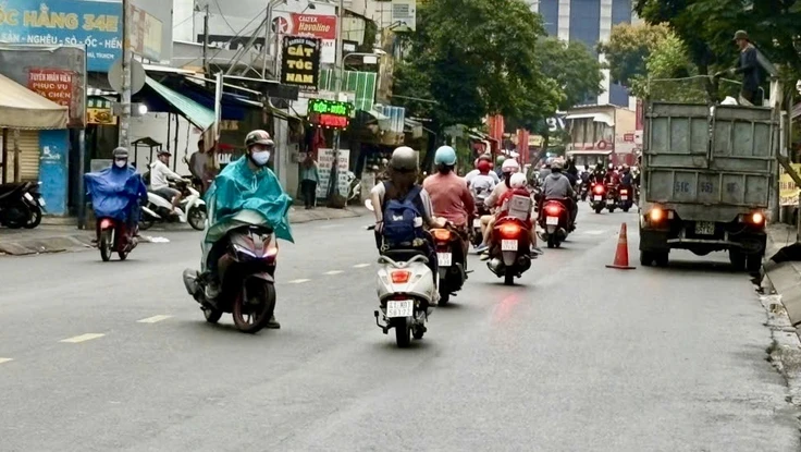 TP.HCM bất ngờ có mưa trái mùa vào sáng sớm, khả năng kéo dài đến khi nào?