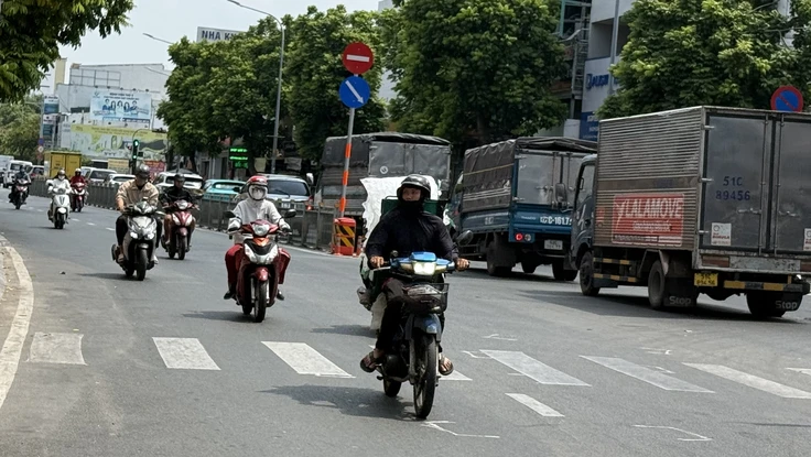 Nắng nóng chưa có dấu hiệu hạ nhiệt ở TP.HCM và các tỉnh Nam Bộ