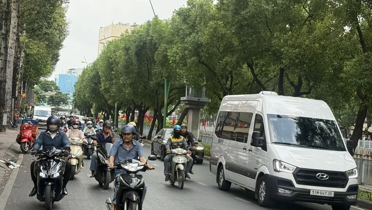 Nắng nóng ở TP.HCM giảm nhiệt, khả năng có mưa dông về chiều tối