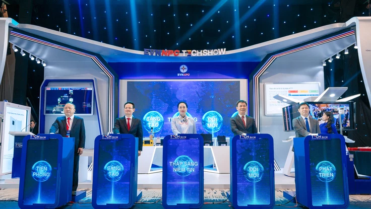 Nhiều sản phẩm AI, thiết bị thông minh được trưng bày tại Techshow EVNNPC 2026