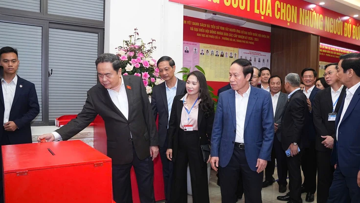 Chủ tịch Quốc hội Trần Thanh Mẫn kiểm tra công tác chuẩn bị bầu cử tại Hải Phòng