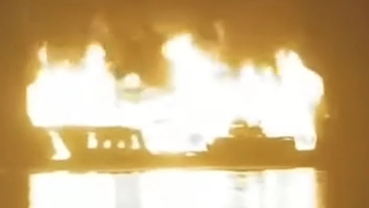 Cháy tàu trên vịnh Hạ Long, 41 người thoát nạn