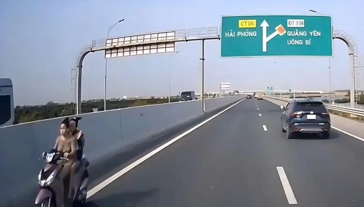 Xử phạt 3 người liên quan vụ 2 thiếu nữ đi xe máy ngược chiều, không đội mũ bảo hiểm trên cao tốc