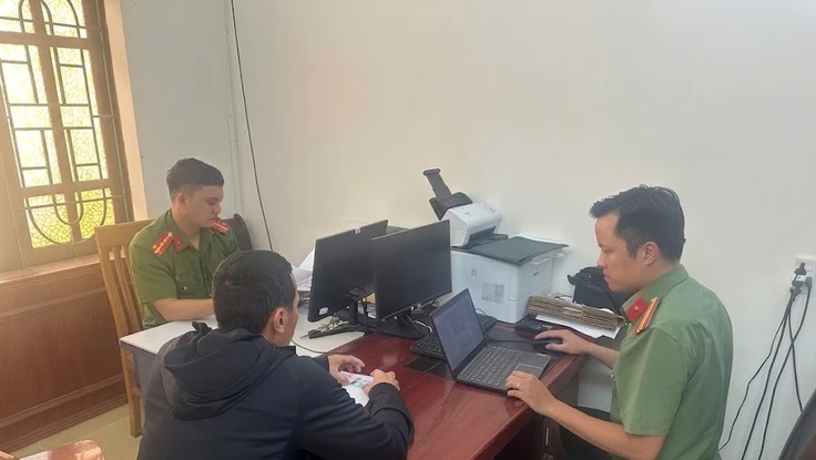 Phạt 7,5 triệu đồng người ghép ảnh mặc quân phục công an đăng mạng xã hội