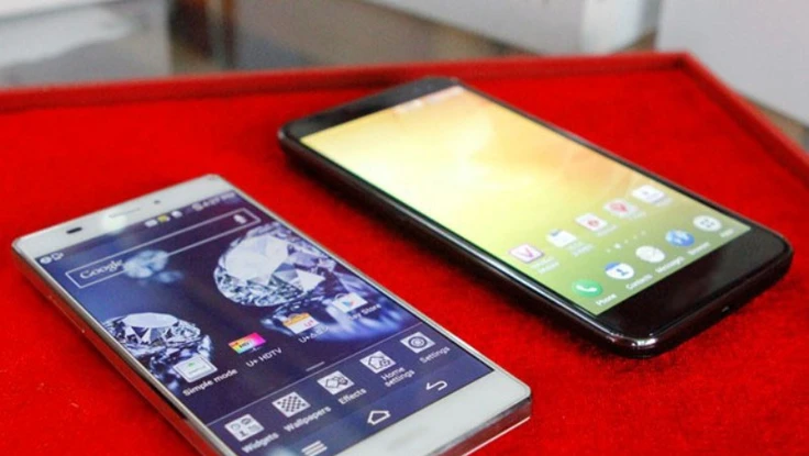 Infographic: So sánh điện thoại chính hãng và xách tay