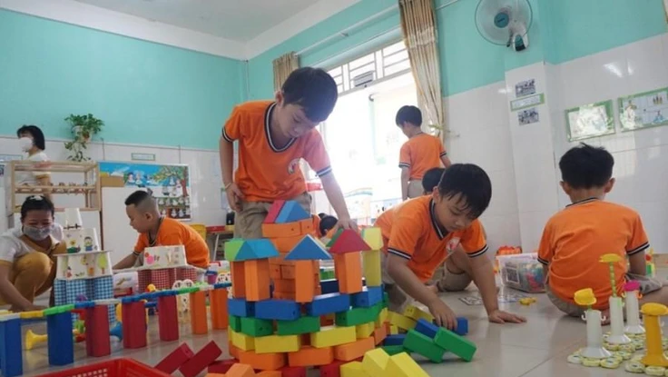 Cùng lên tiếng: Không phù hợp giờ làm việc, công nhân ngại gửi con vào trường công