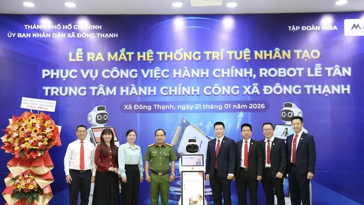 Robot AI làm lễ tân tại Trung tâm hành chính công xã Đông Thạnh