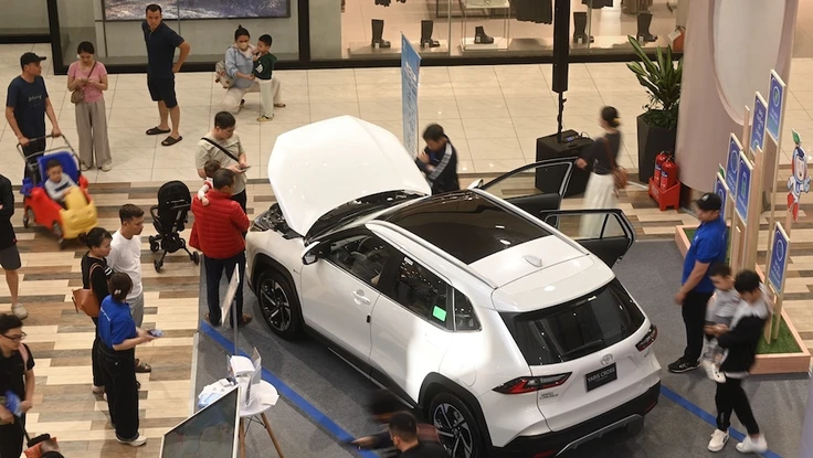 Giá xăng dầu tăng cao: Xe điện, hybrid lên ngôi?