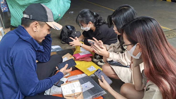 Nhiều đơn vị tung tiền cho cuộc đua 'sáng đặt hàng chiều nhận đơn'