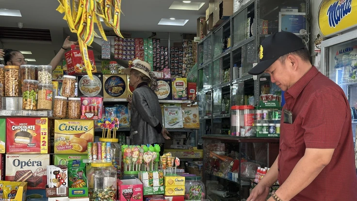 Xăng giảm sâu nhưng tô phở, ly cà phê vẫn đứng im không giảm: Lỗi tại ai?