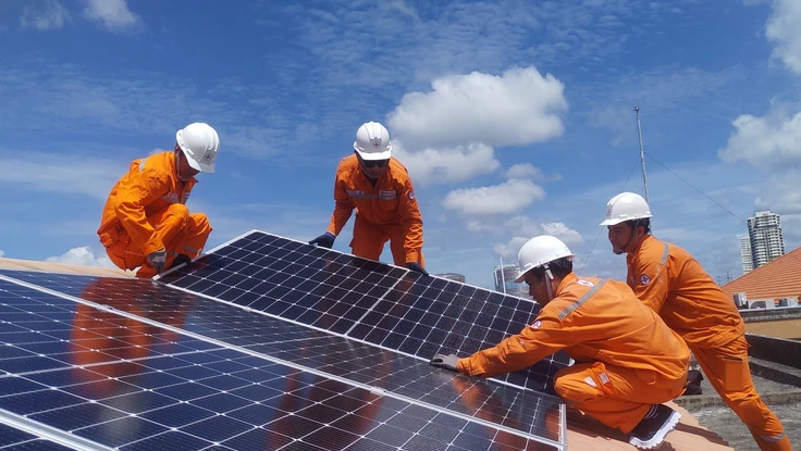 Bài toán năng lượng: Không chỉ sản xuất, mà còn phải tiết kiệm