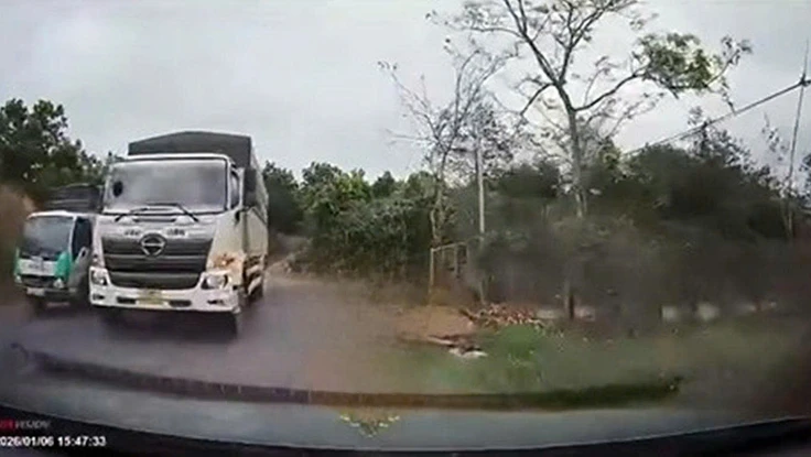 Cục trưởng Cục CSGT chỉ đạo xử lý xe tải vượt ẩu bị phản ánh qua đường dây nóng