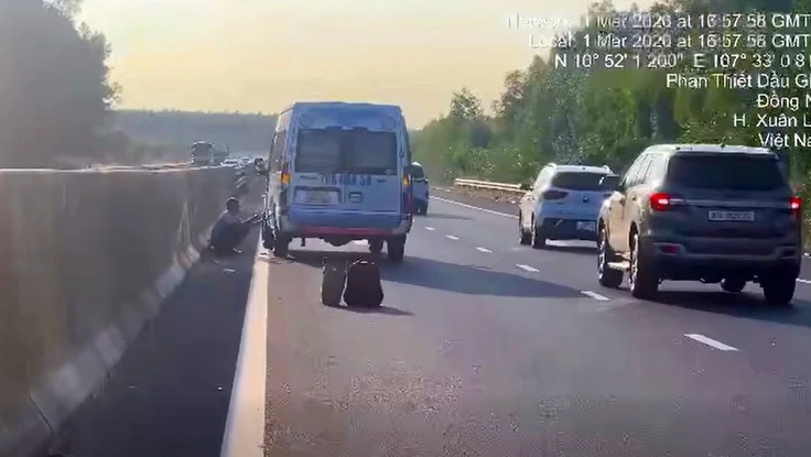 Xe gặp sự cố trên cao tốc: Đặt cảnh báo thế nào để không bị phạt?